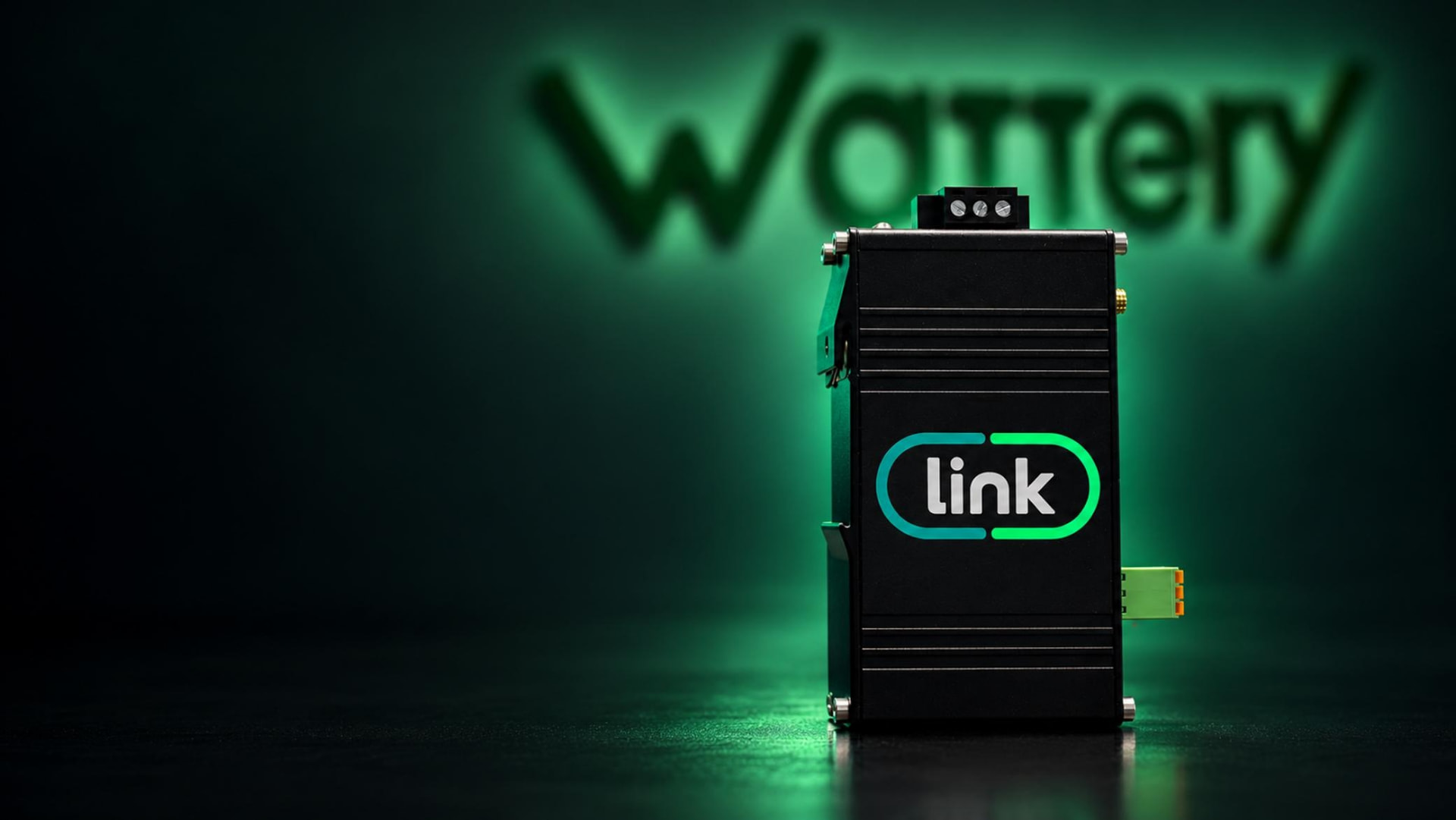 Musta Wattery Link -laite, jonka etupaneelissa on vihreä Link-tunnus.